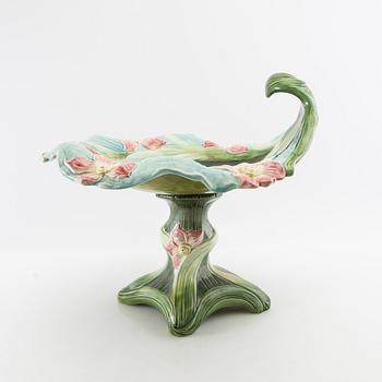 Goblet on foot Jugend early 20th century majolica.