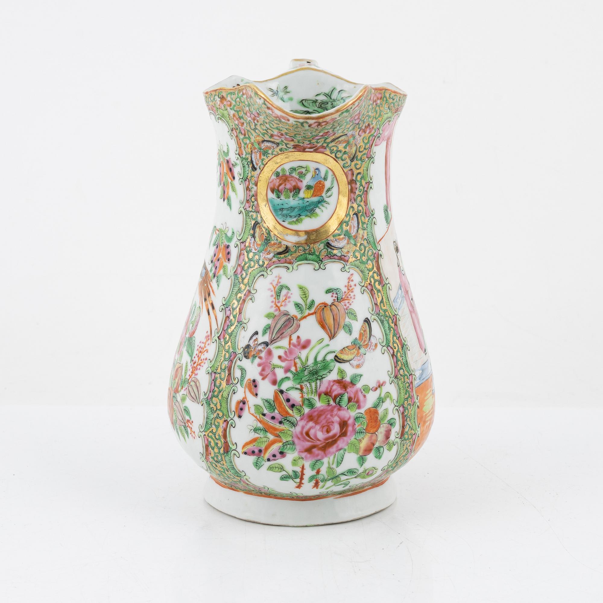 A porcelain jug, China, around 1900.