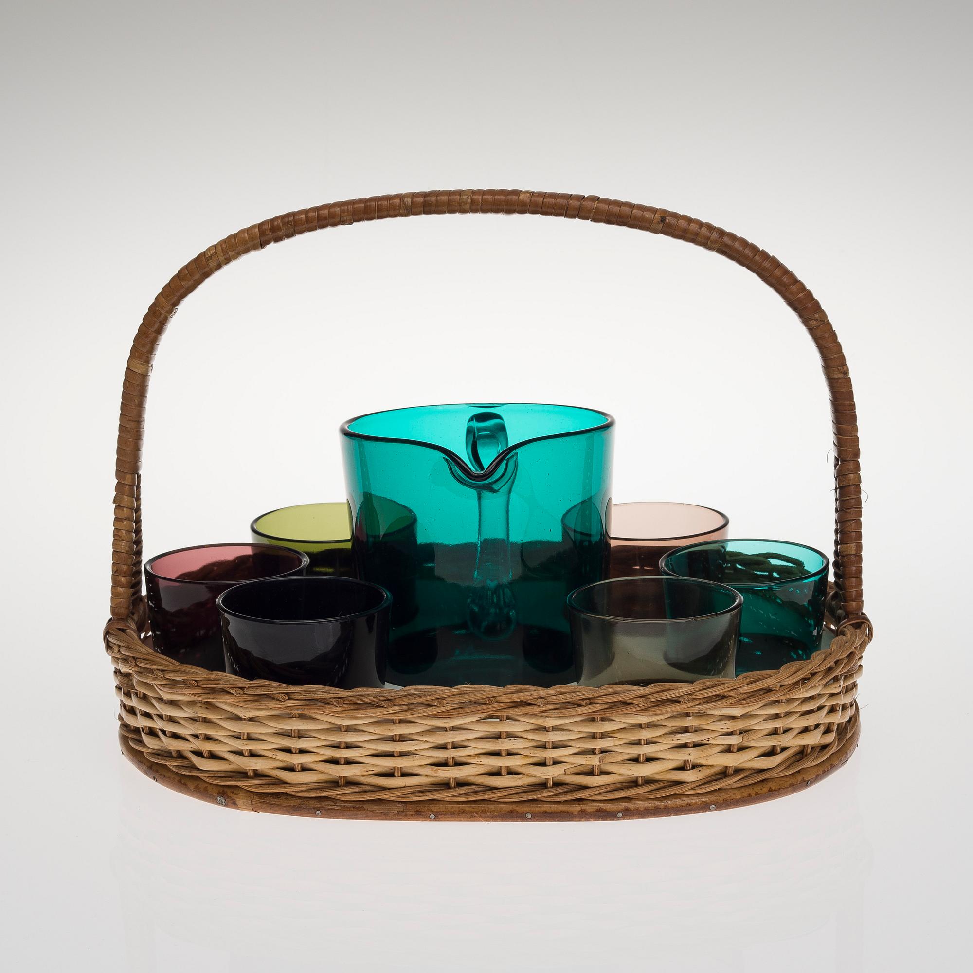 KAJ FRANCK, SAFTSERVIS I KORG, kanna med 6 glas "5023", Notsjö.