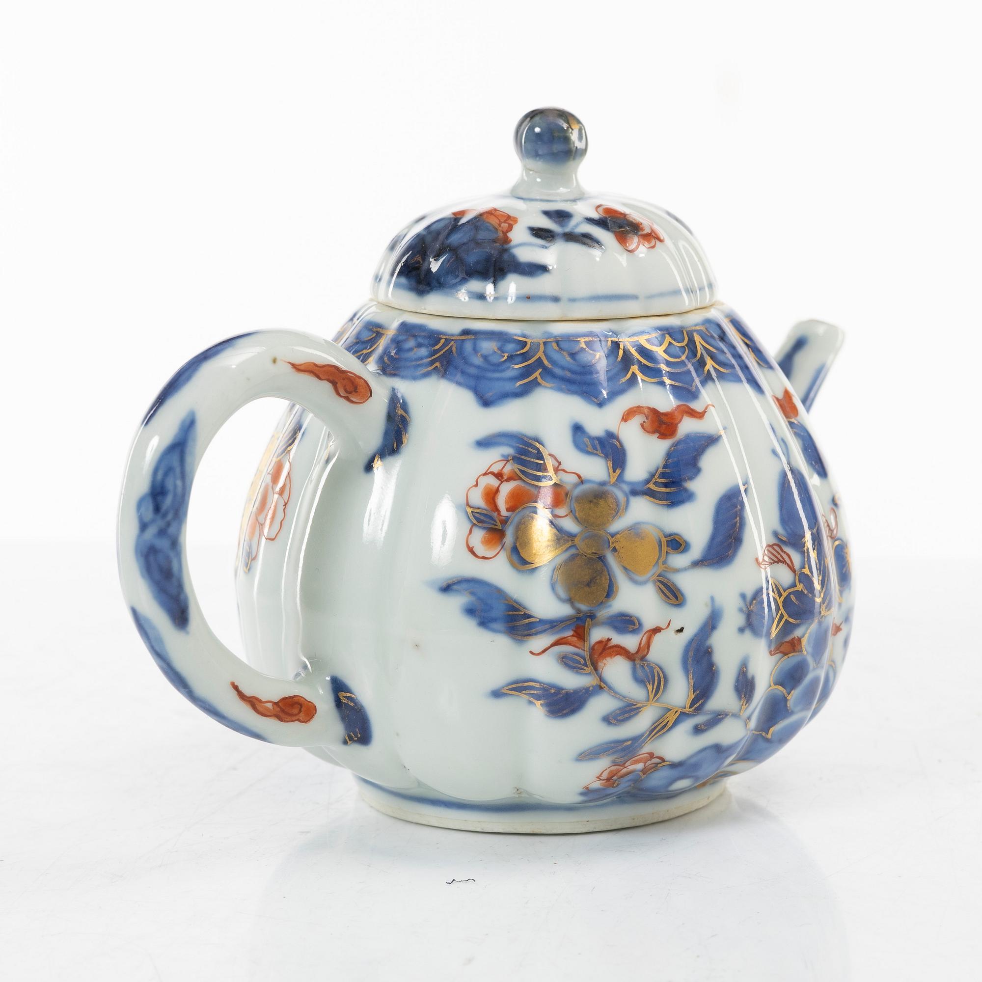Teapot, porcelain, China, Qing dynasty, Qianlong (1736-96).