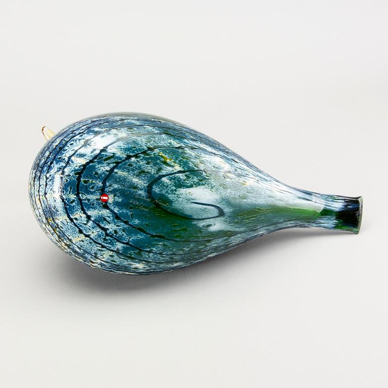 Oiva Toikka,  glass sculpture signed and numbered 852/2000 Nuutajärvi Finland.