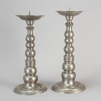 FIRMA SVENSKT TENN, a pair of pewter candle sticks, 1944.