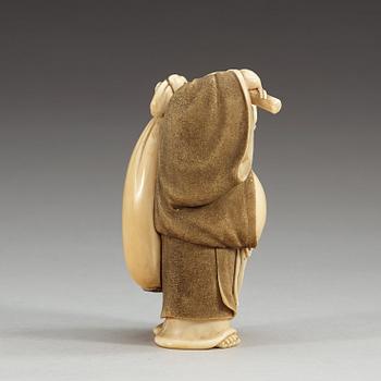 A Japanese ivory Okimono, period of Meiji (1868-1912).