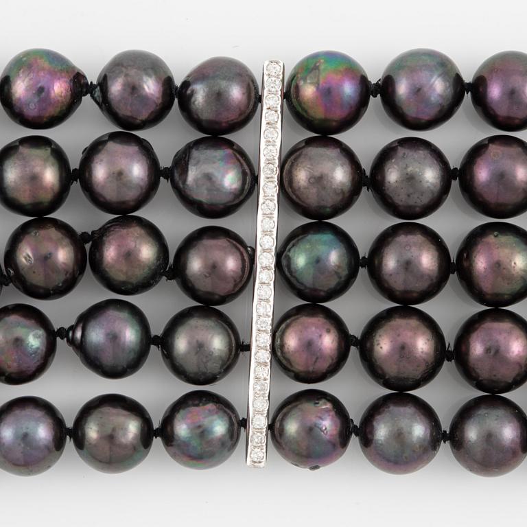 Necklace, five-row with cultured black pearls, 18K gold and white gold with brilliant-cut diamonds.