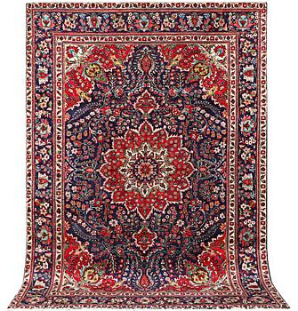 A Mahal carpet, c. 303 x 214 cm.