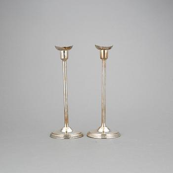 LJUSSTAKAR, ett par, Ainar Axelsson, GAB, Stockholm, 1966. Vikt 186 g.