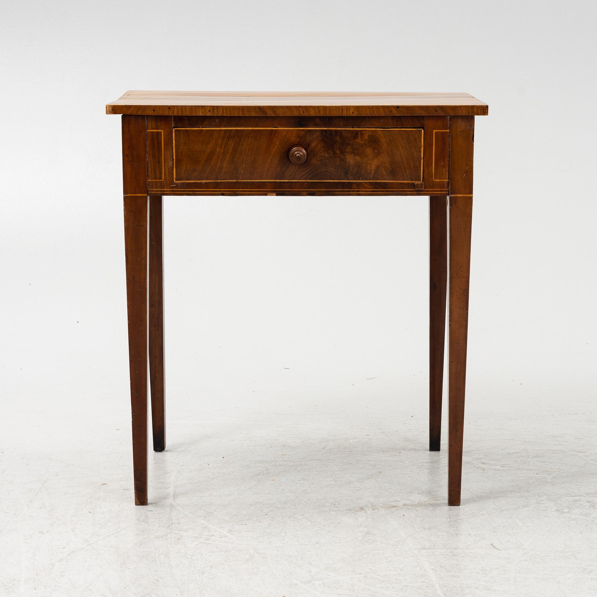 A mahogany veneered table, circa 1800.