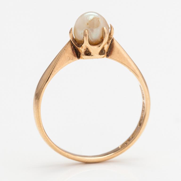 A 14K gold ring with a cultured pearl. Westerback, Helsinki 1964.