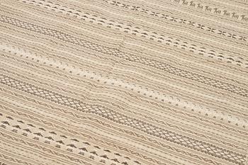 Matta, slätvävd, signerad AJ, ca 306 x 193 cm.