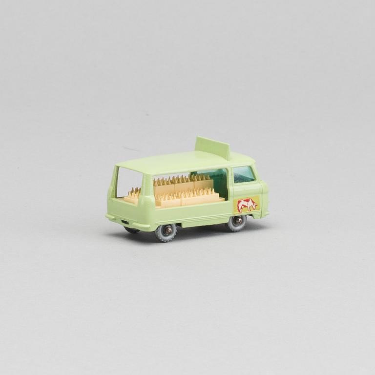 LESNEY MATCHBOX SERIES  COMMER MILK FLOAT RW 21C-7.