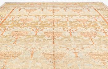 A Sultanabad/Ushak design carpet, c. 527 x 391 cm.