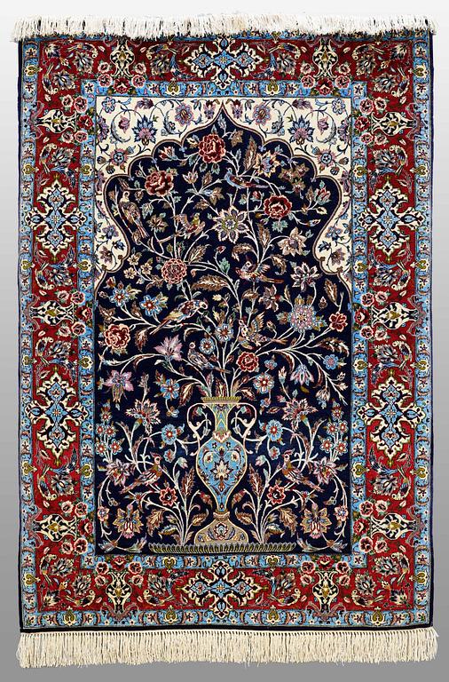 MATTA, Figural Isfahan, part silk, 167 x 110 cm.