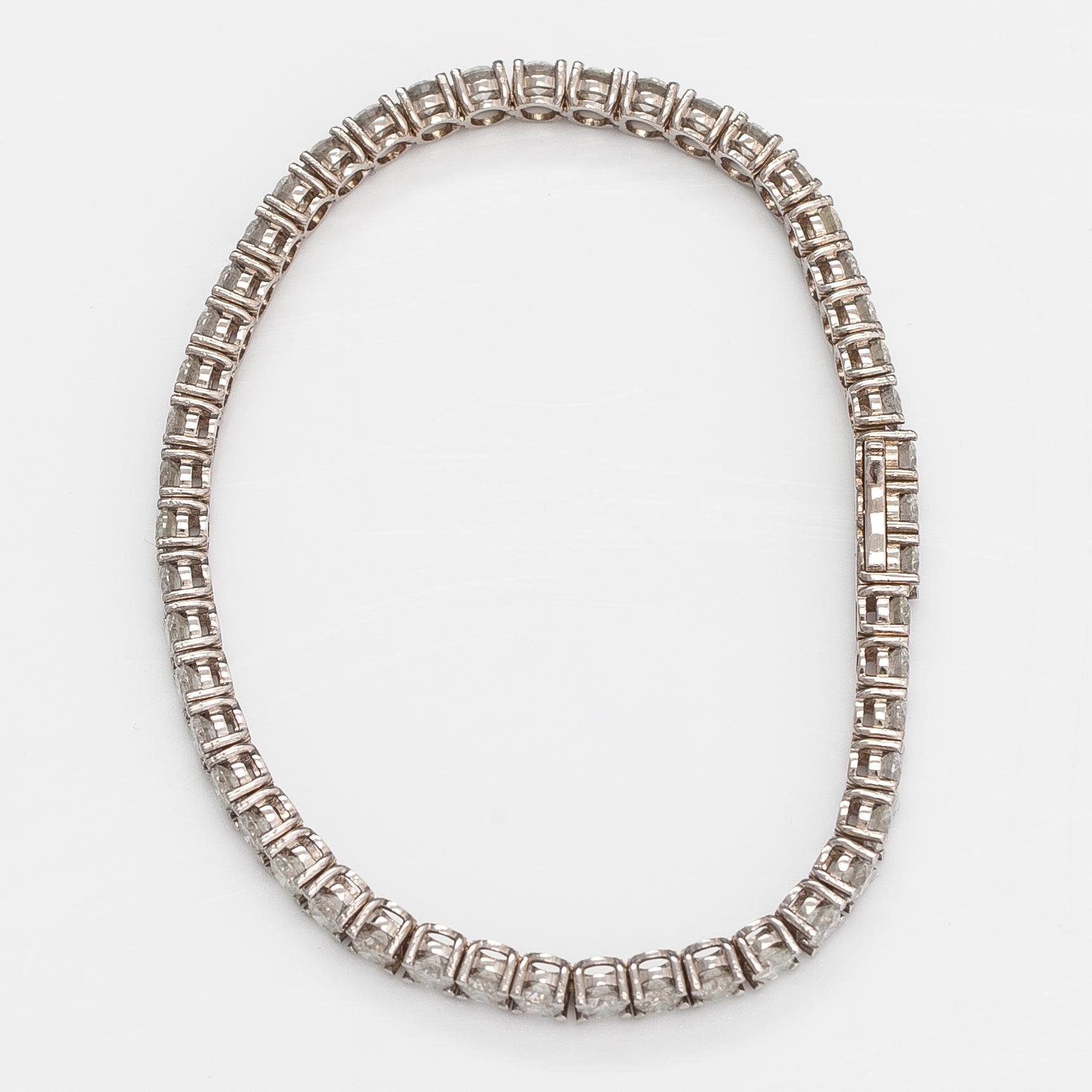 Tennisrannekoru, 14K valkokultaa ja timantteja n. 8.38 ct yht. AIG-todistus.