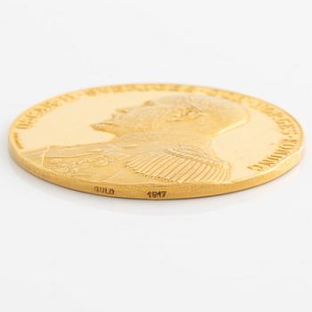 Guldmedalj Oscar II "Industri och slöjdutställningen i Skara 1905".