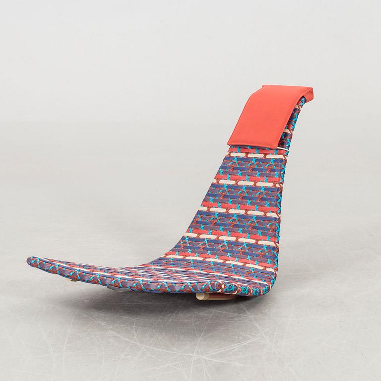 Fedro Colibri Floor rocker by DEDON.