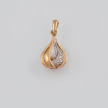 HÄNGE, 18K guld med 3 åttkantslipade diamanter, kattfotstämplat. Vikt 1,4 gram.