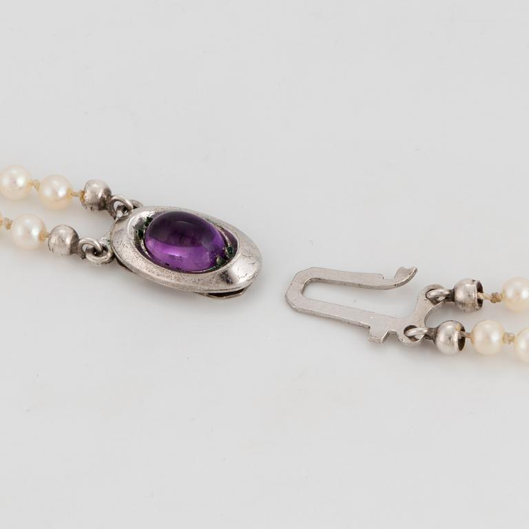 PEARL NECKLACE, silver clasp with amethyst.