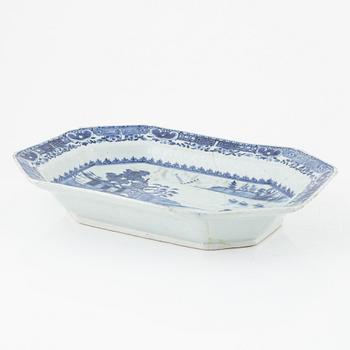 Six porcelain pieces, China, 18th-19th century.