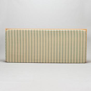 Alvar Aalto, a 1970's  'E710' daybed for Artek.