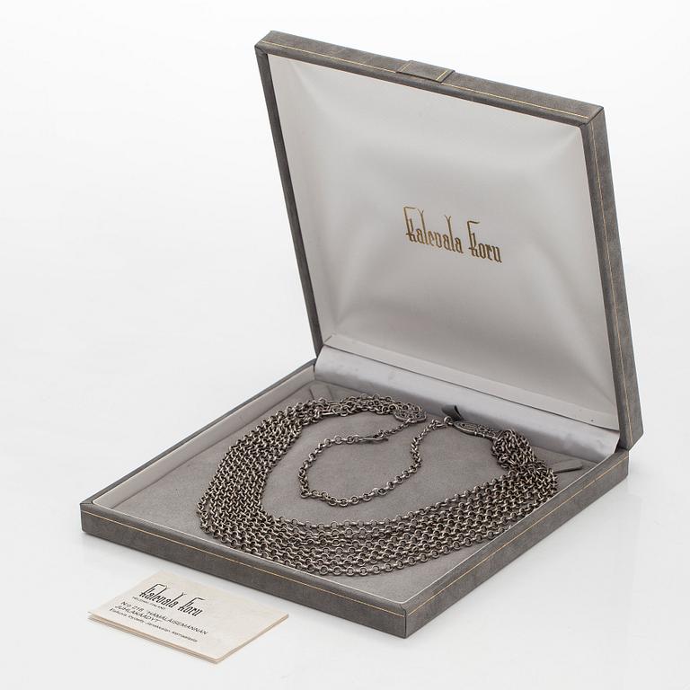 Kalevala Koru, a sterling silver 'Paradise/Hämäläisemännän juhlakääty' necklace. Helsinki 1997.