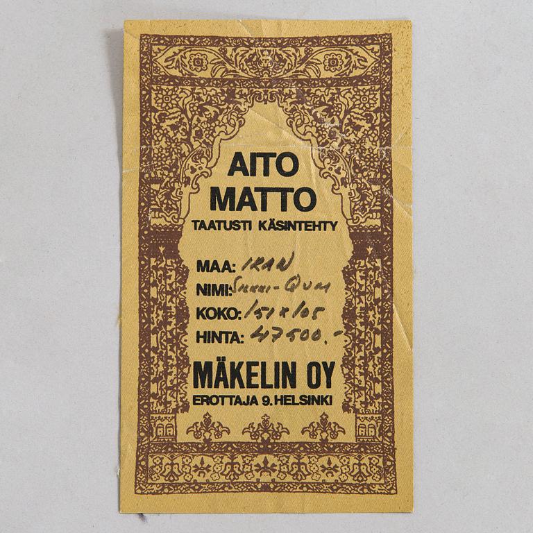 Matta, old, relief med silke, Ghom, signerad, ca 151 x 105 cm.