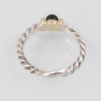 RING, 18K guld samt sterlingsilver med onyxkula, David Yurman. Vikt 2,8 gram.