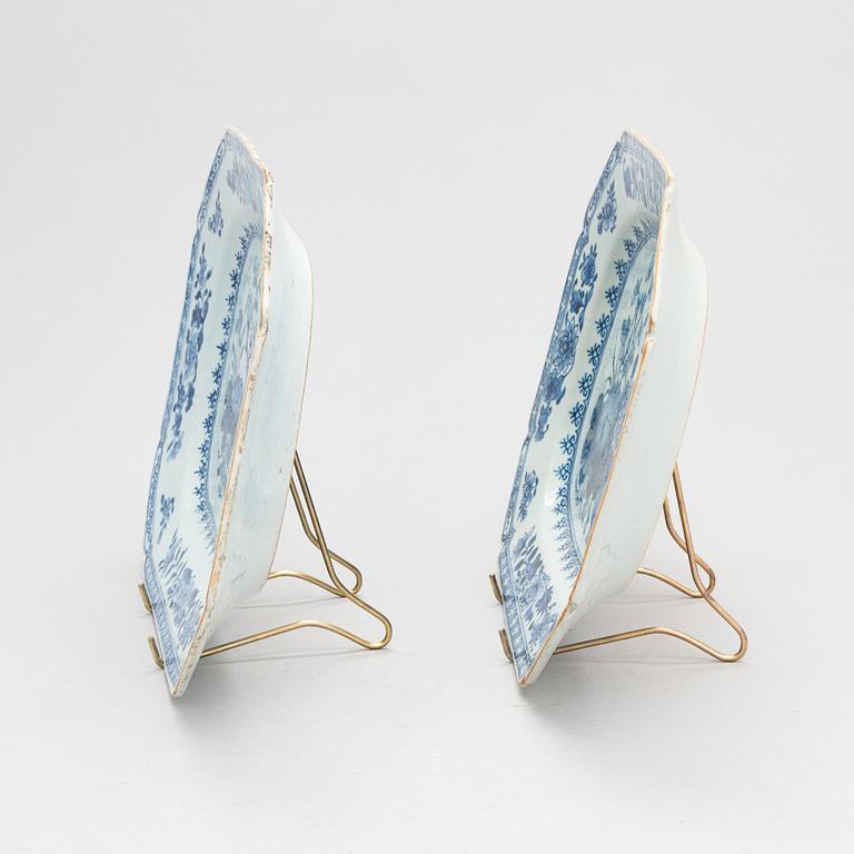 A pair of porcelain dishes, China, Qianlong 1736-1795.