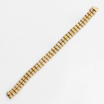 An 18K gold bracelet, with brilliant-cut diamonds totaling approx. 3.50 ct. With certificate.