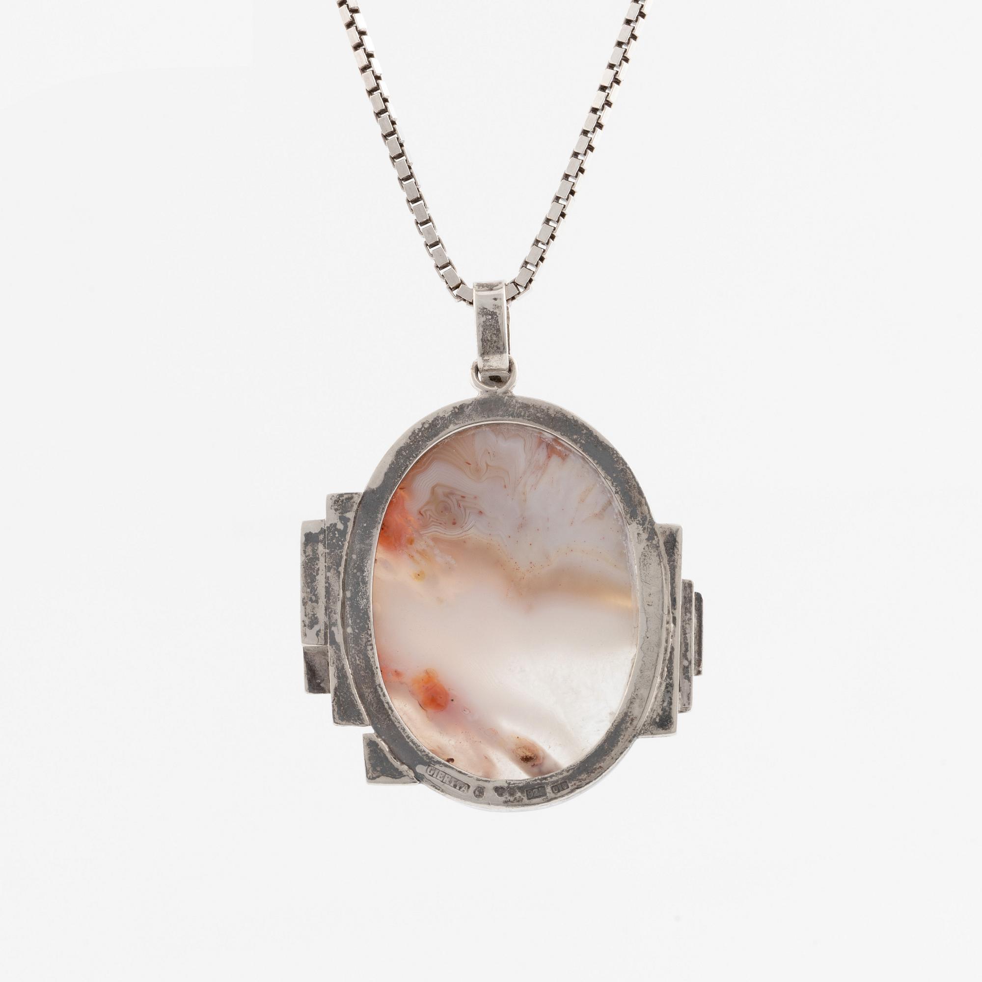 Claës E. Giertta, silver and agate pendant, with silverchain.