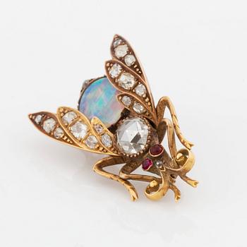 An 18K gold and opal brooch set with rose- and old-cut diamonds.