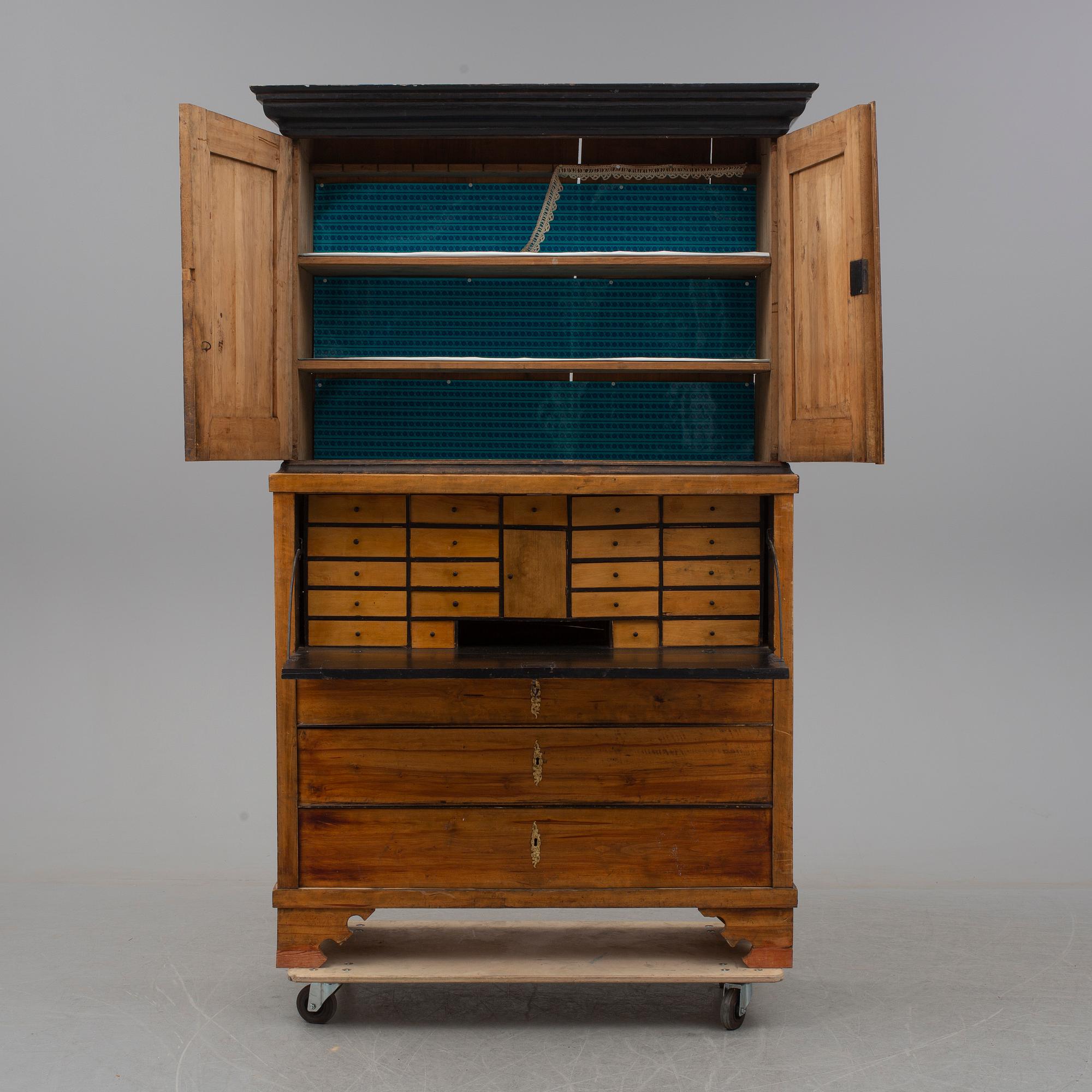 CUPBOARD, first half of the 19th century.