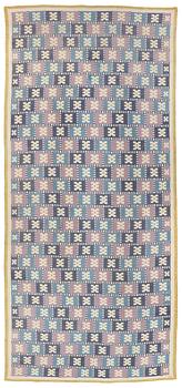 316. Sigvard Bernadotte, A CARPET, "Vitsippa", flat weave, 846 x 395,5 cm, signed SB.