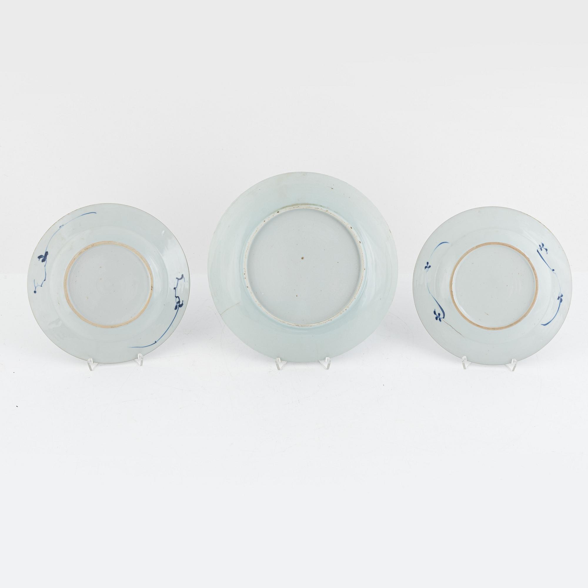 A pair of blue and white Chinese porcelain plates and a deep serving dish, Qing dynasty, 18th century.