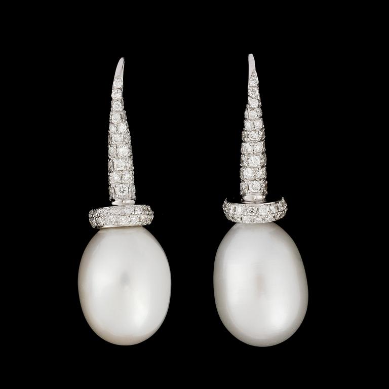 A pair of cultured fresh water pearl and brilliant cut diamond earrings, tot. 1.05 ct.