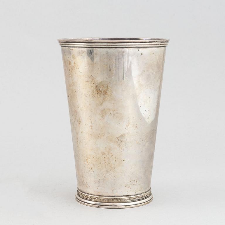A silver beaker by C.F. Carlman, an inscription underneath, dated 1939.