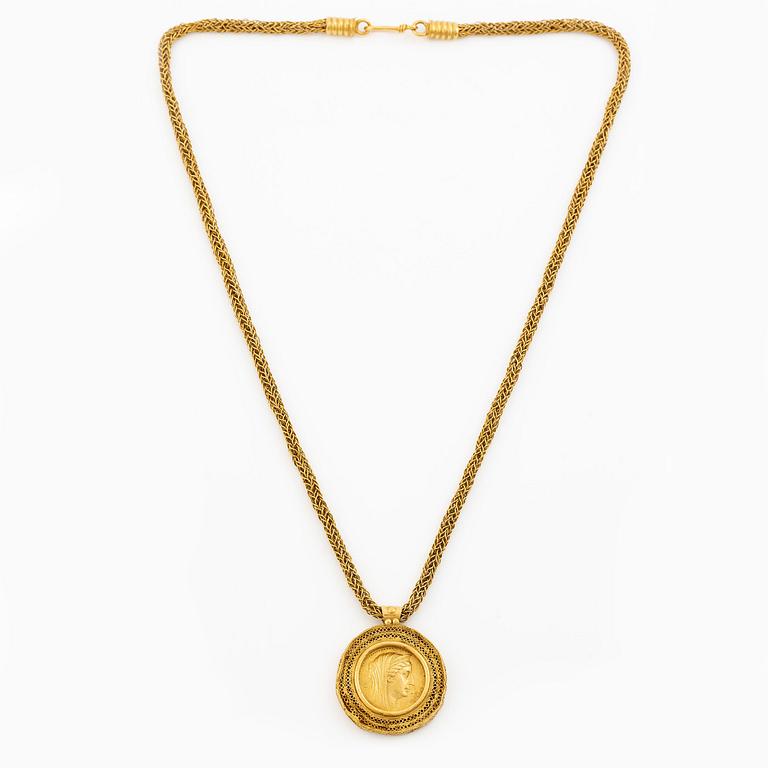 A necklace 18K gold set with a gold coin.