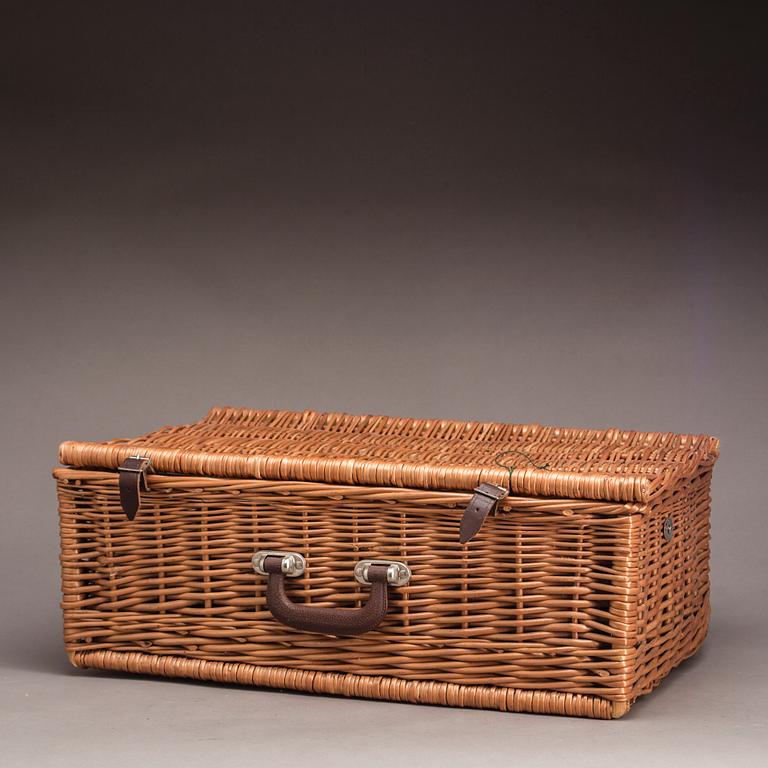 A Optima 4 person fitted picnic basket set, later part of the 20th century.