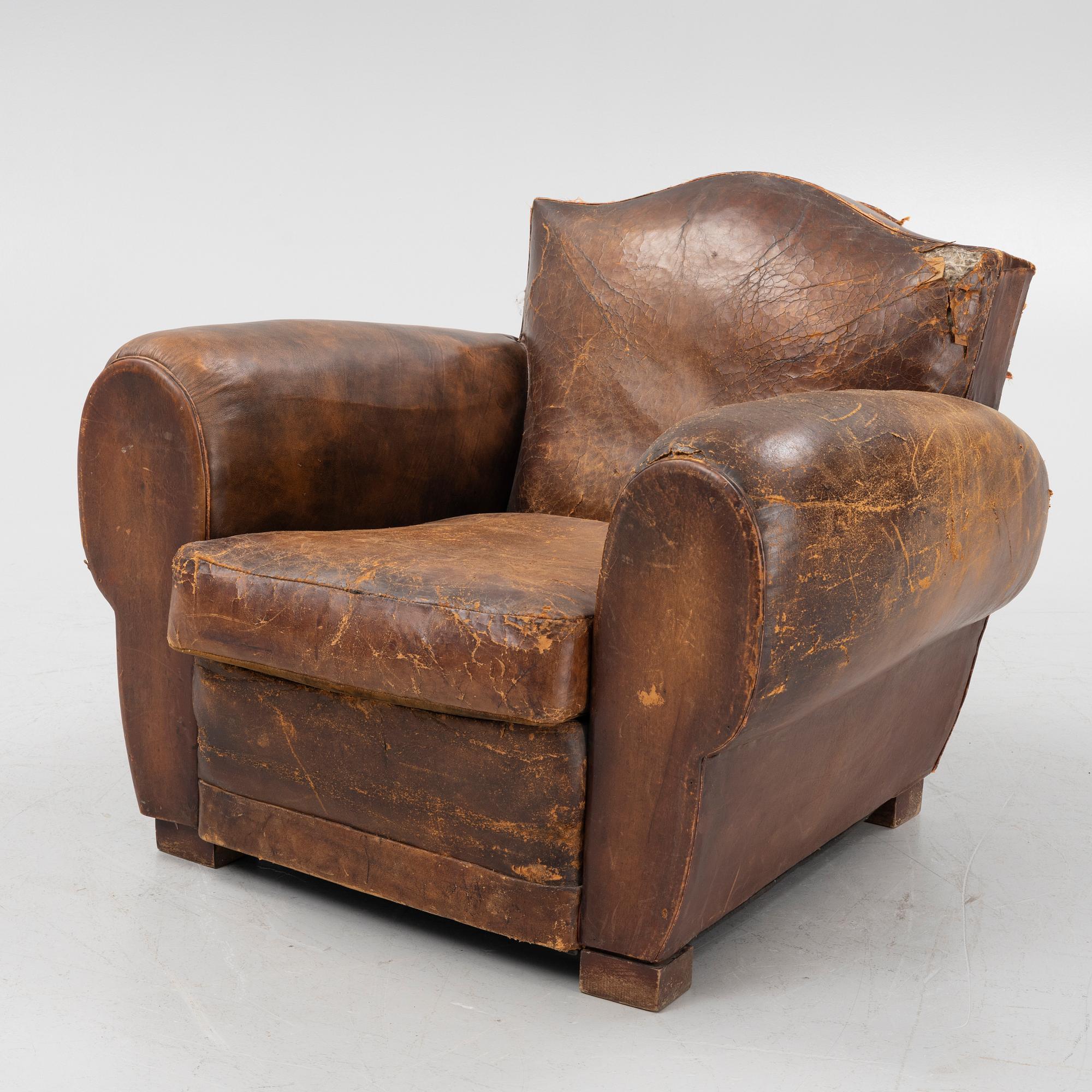 A 20th century club easychair.