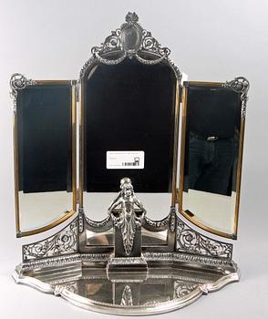 BORDSSPEGEL. WMF, försilvrad, Louis XVI-stil, efter 1909.