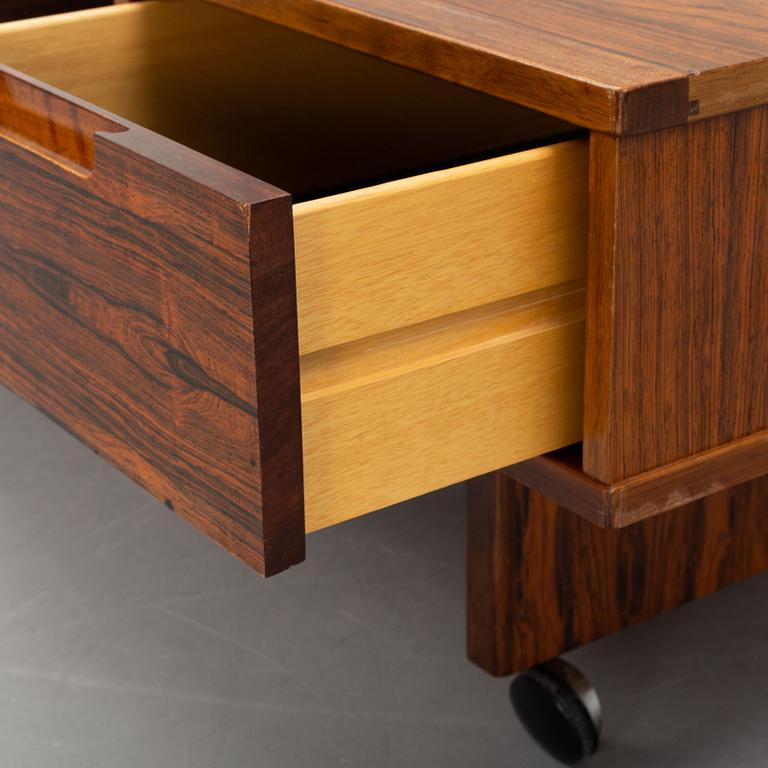 Torbjørn Afdal, a rosewodd veneered coffee table, Haug Snekkeri A/S, Bruksbo, Norway, 1960's/70's.