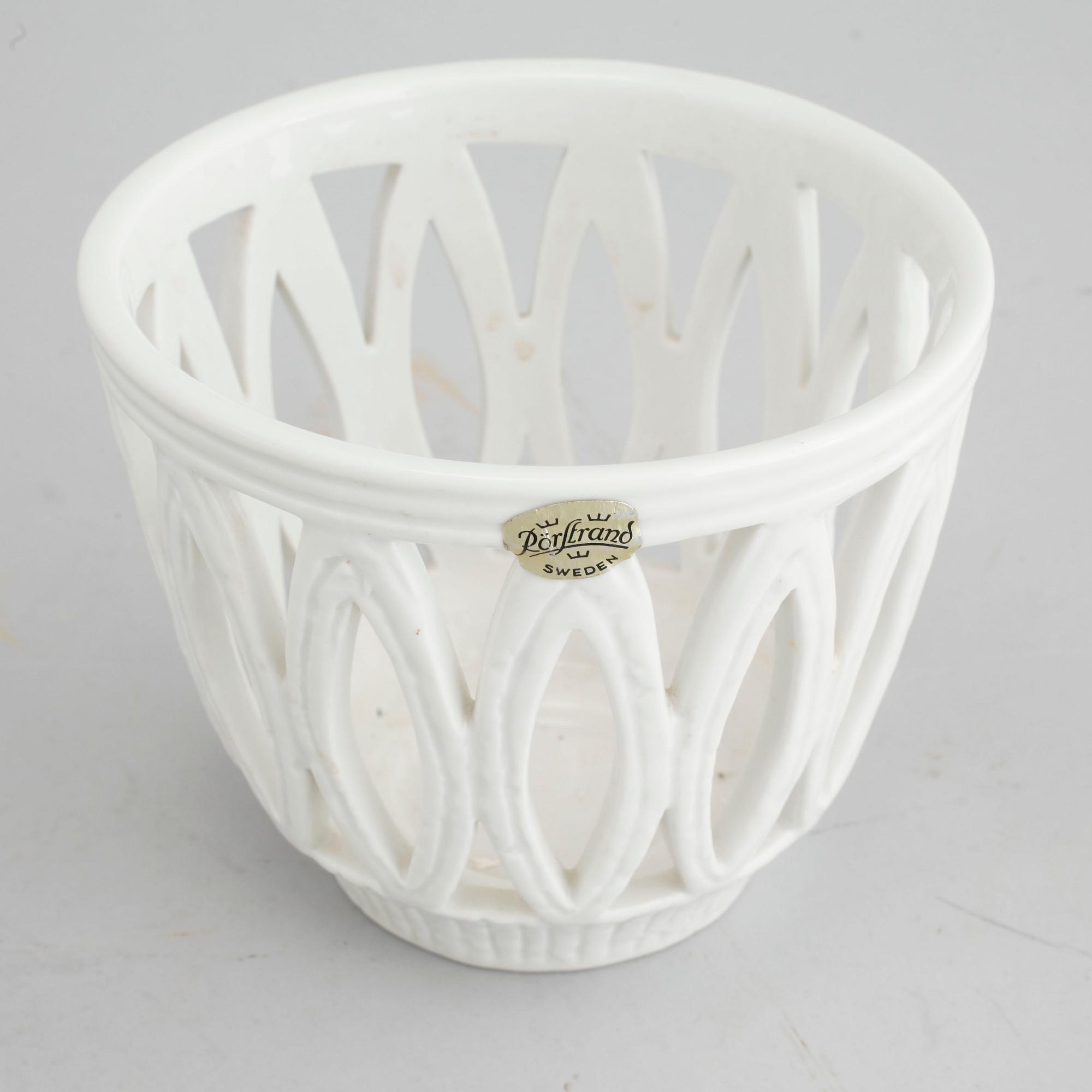 A pair of stoneware bowls, "Olympia", and a flower pot by Gunnar Nylund, Rörstrand, second half of the 20th century.