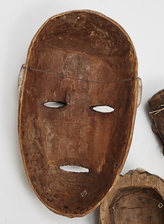 Masker, 4 st, enligt uppgift Nyanga, Kongo, Ogino, Nigeria, Songe, Kongo m.m, 1900-talets andra hälft.