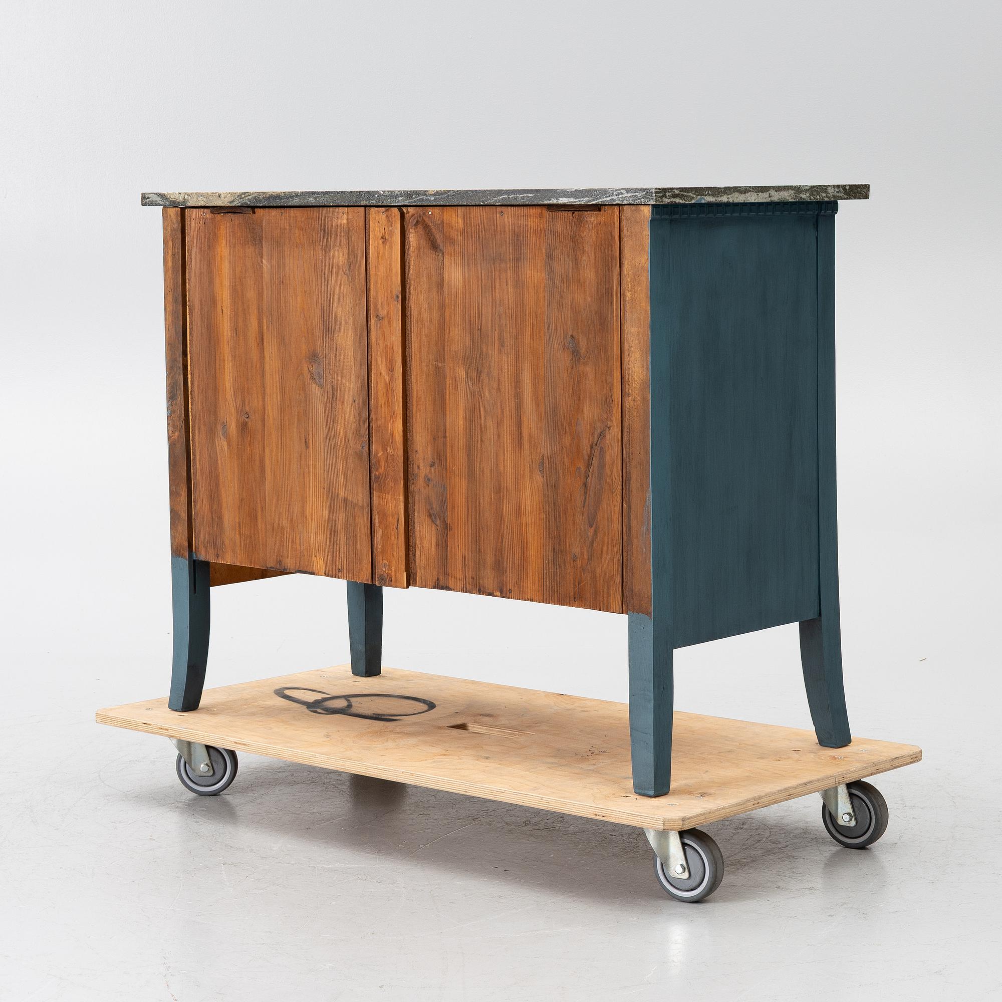 Chest of drawers, first half of the 20th century.