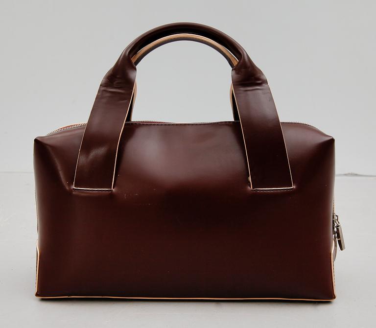 VÄSKA, Louies Berry.