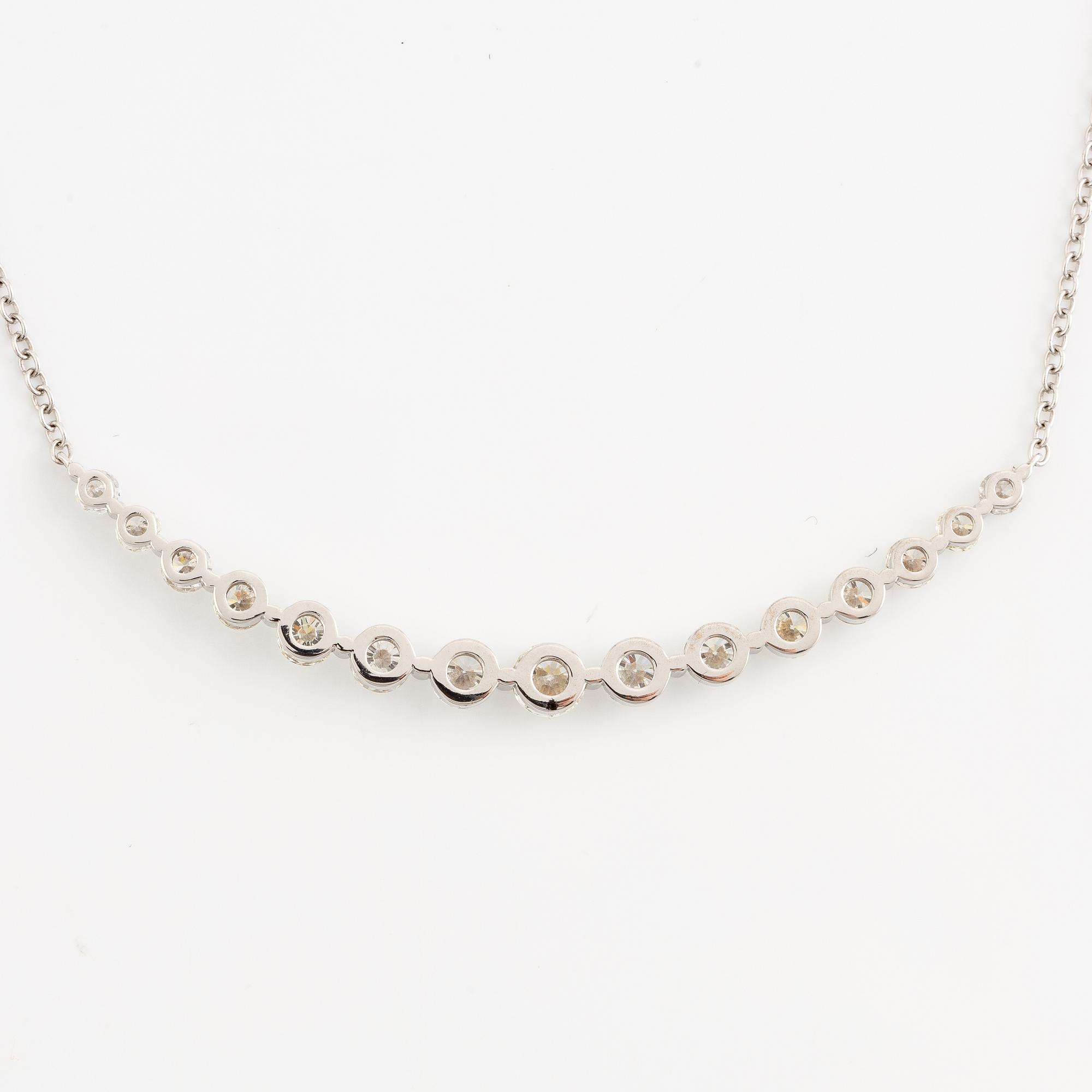 Necklace 18K white gold with brilliant-cut diamonds.