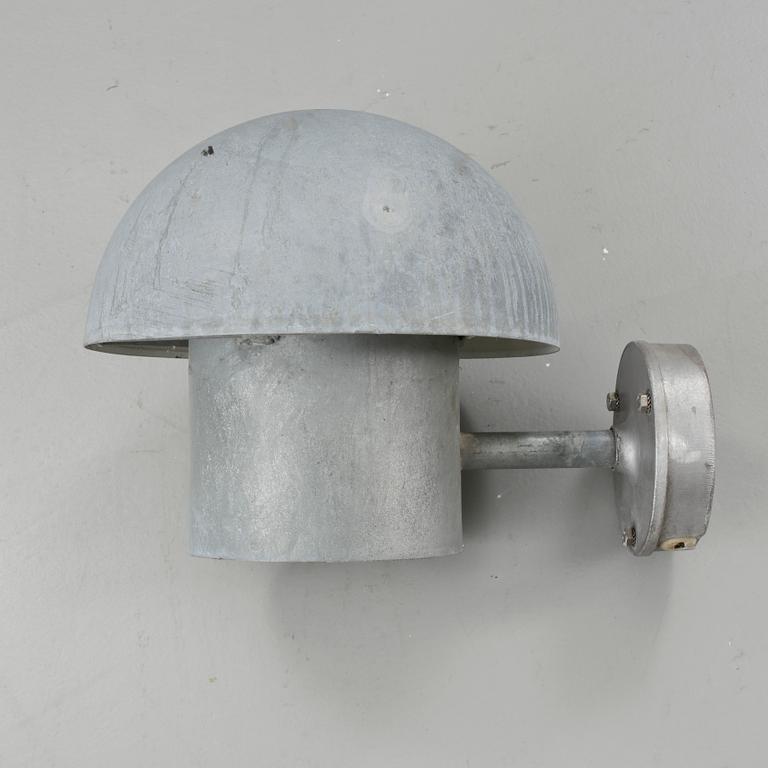 BELYSNING, för utomhusbruk. "PH". Poul Henningsen för Louis Poulsen, Danmark.