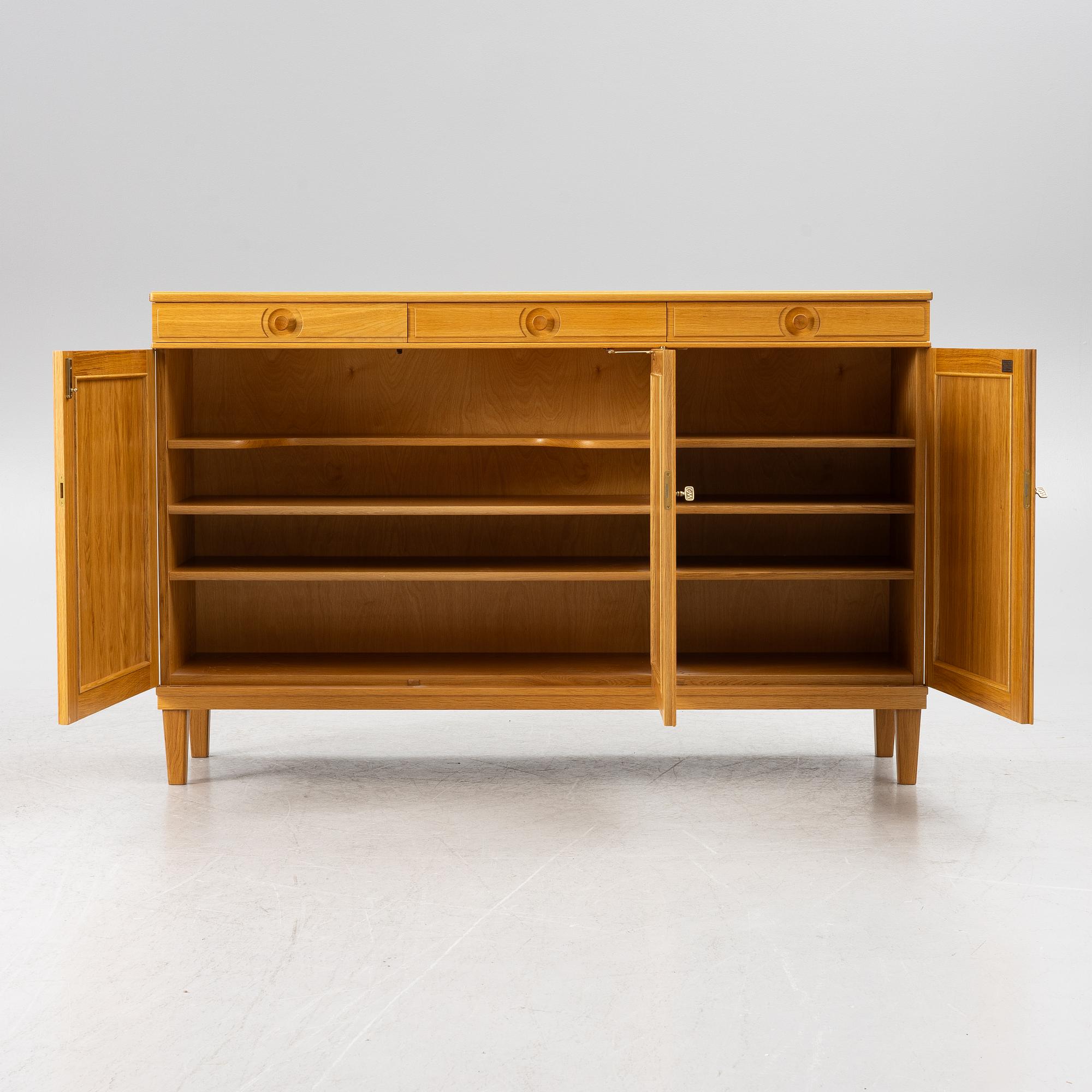 Carl Malmsten, sideboard, "Herrgården", Åfors Möbelfabrik, 1900-talets slut.