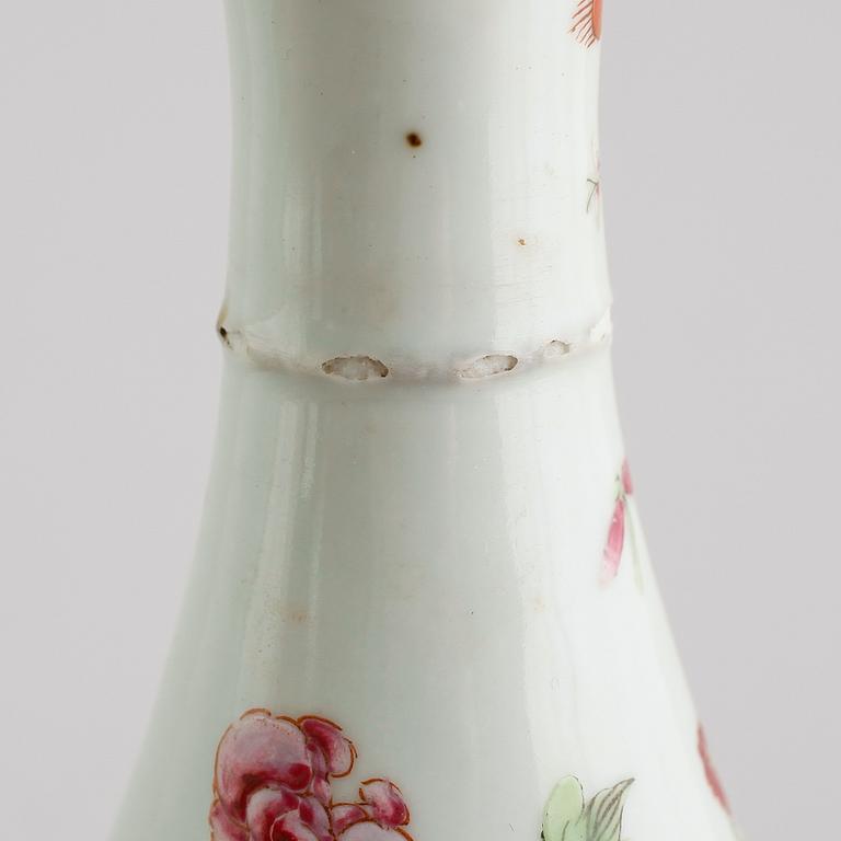 TALLRIK SAMT VAS, porslin, Kina, sannolikt 1800-tal.