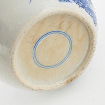 A Chinese blue and white porcelain jar, 20th Century.