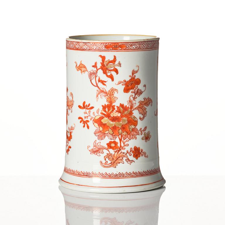 An iron red tankard, Qing dynasty, Kangxi (1662-1722).